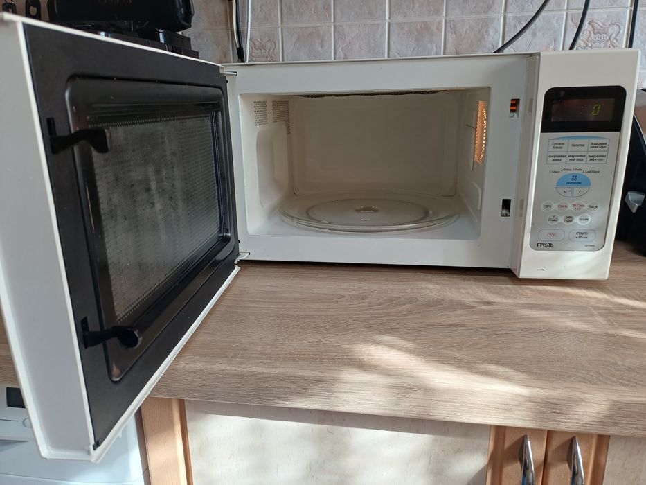 Мікрохвильова піч Samsung.