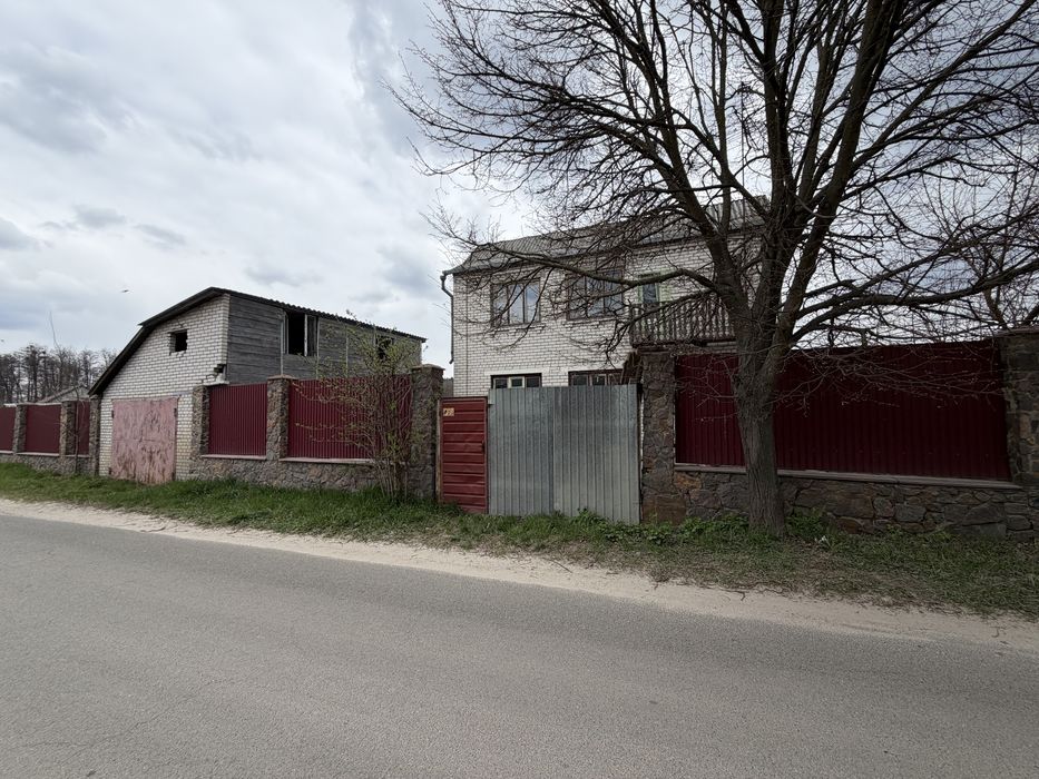 Продам будинок з ділянкою 14 соток,з виходом до озера