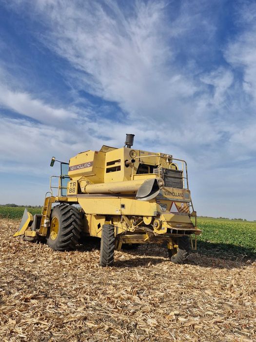 Зернозбиральний комбайн NEW HOLLAND TR 88.