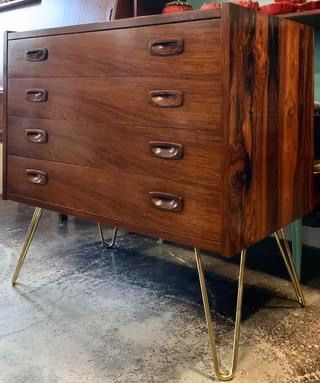 Móvel camiseiro nórdico em pau santo