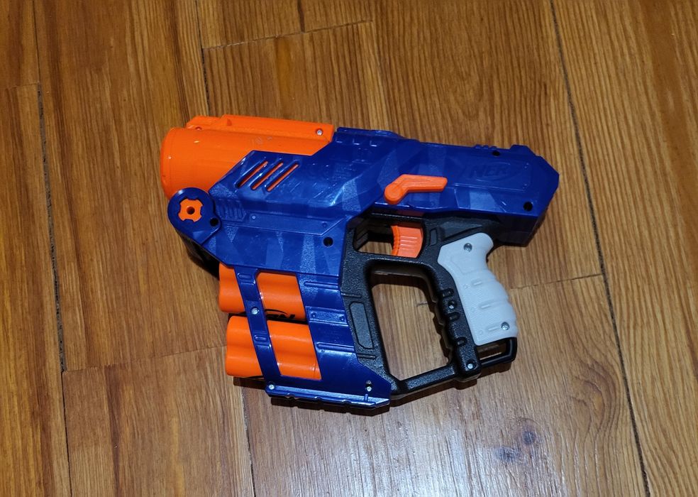 Продается оригинальный бластер Nerf Elite Shellstrike DS-6 от Hasbro.