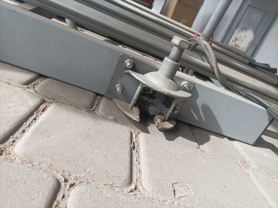 Кріплення для 4 велосипедів на фаркоп Menabo Race 4