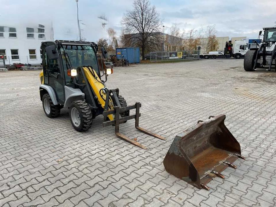 Usługi Mini Ładowarką Kołową Odśnieżanie