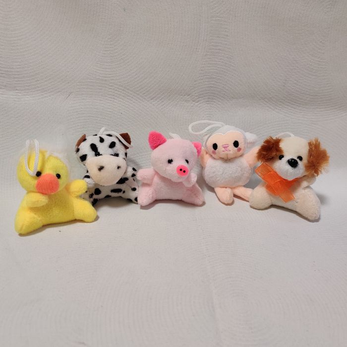 Невеликі м'які іграшки брелоки по 25 грн