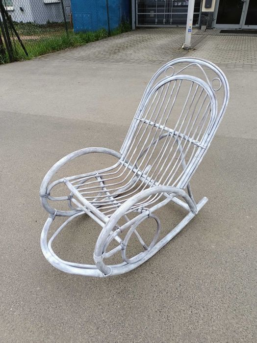 fotel bujany bambusowy