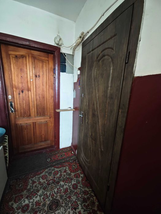 Продам 1-кімнатну квартиру 4-й мікрорайон ВЛАСНИК