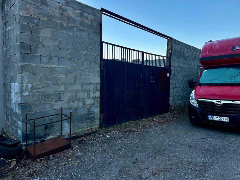 Продам недобудований гараж площею 200кв.м