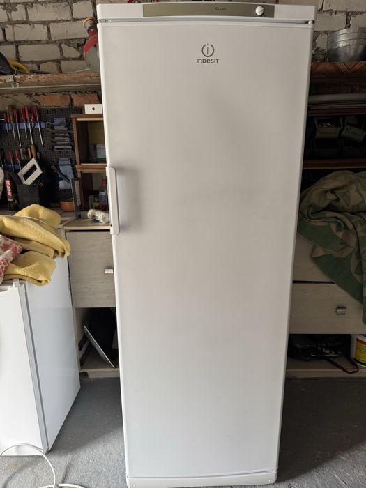 Морозильна камера indezit вертикальна