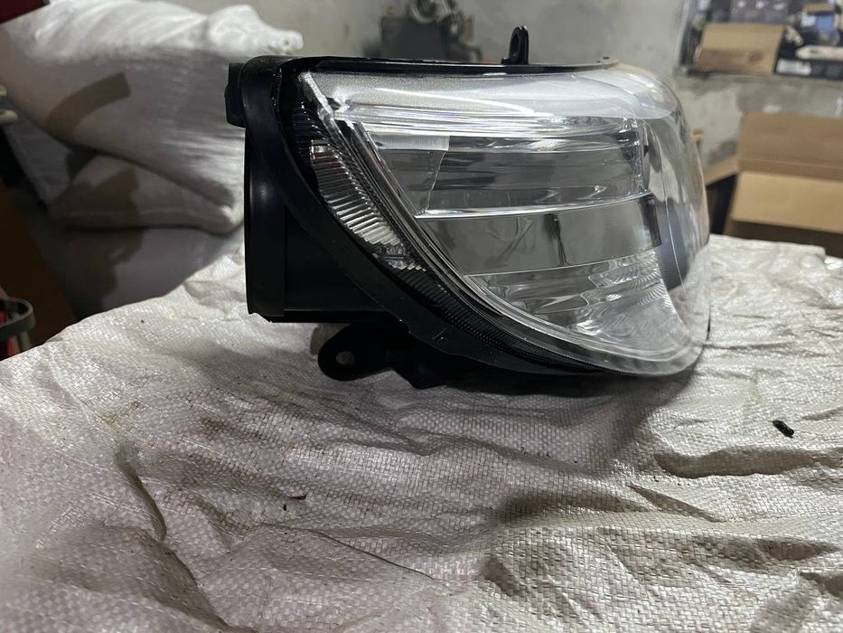 Фара правая Skoda Superb 2