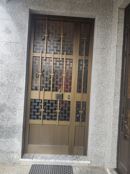Portas alumínio castanho