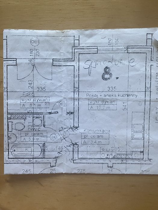 Sprzedam mieszkanie o pow.38,6m2 w tym piwnica 5,5m2 połoźone przy ul.Wysoikej 17 w Mławie.Nieruchomość usytuowana jest na 2 piętrze.
