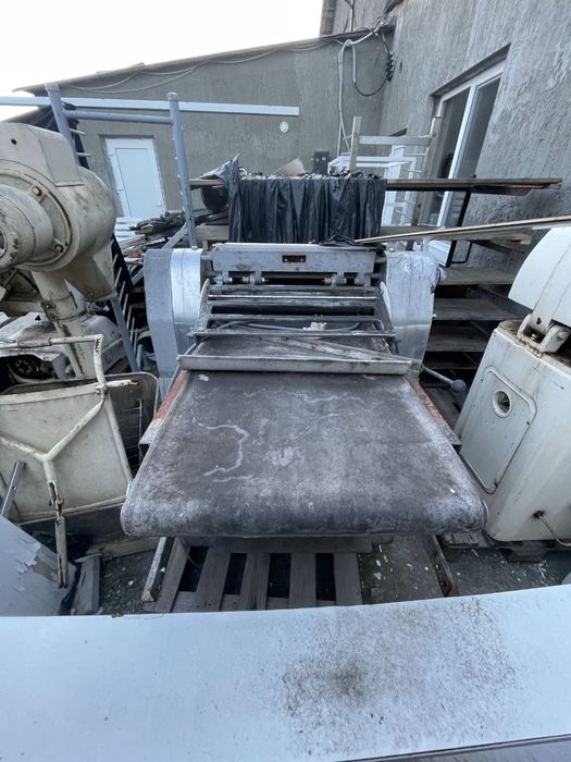 Кухня тестомеси  потрібно срочно продати