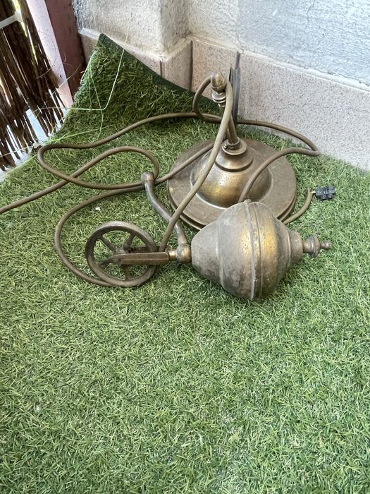 Antyczna lampa mosiężna