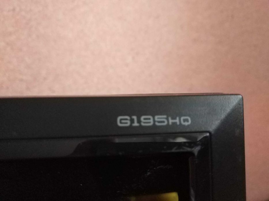 Монітор 19 "  в гарному і робочому стані  Acer G195HQ