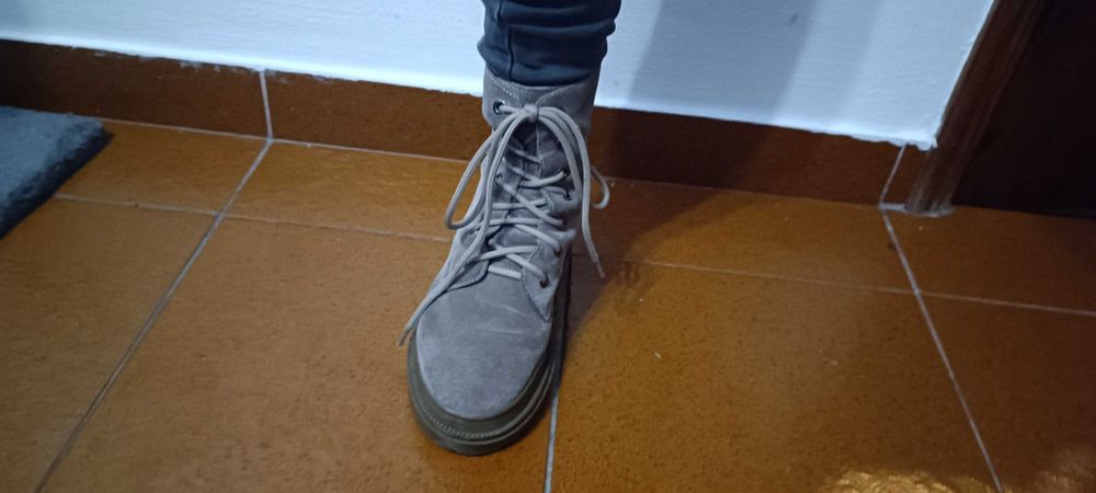 Botas baixas beje mulher