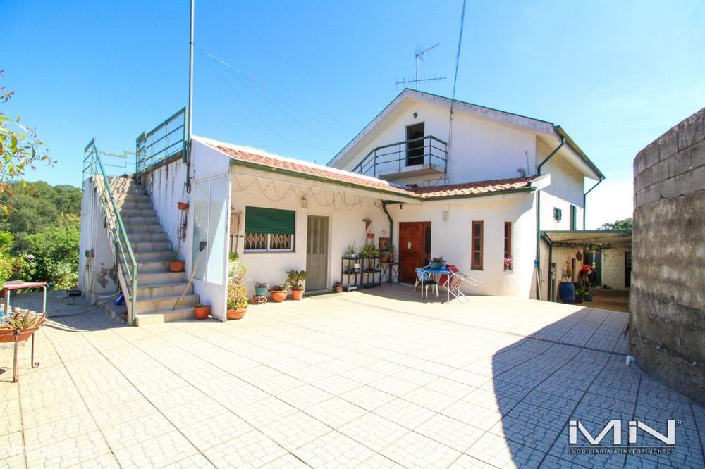 Mini Farmhouse with Robust Construction, Well, Wine Cellar, and Feasibility for Expansion