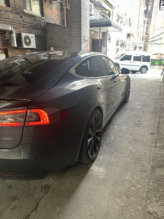 Аренда Tesla Model S 2017 100D (400км) Intel