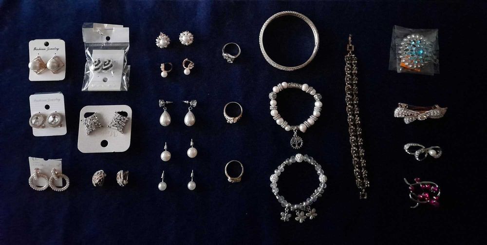 Conjunto de Colares, Brincos, Anéis e Pulseiras