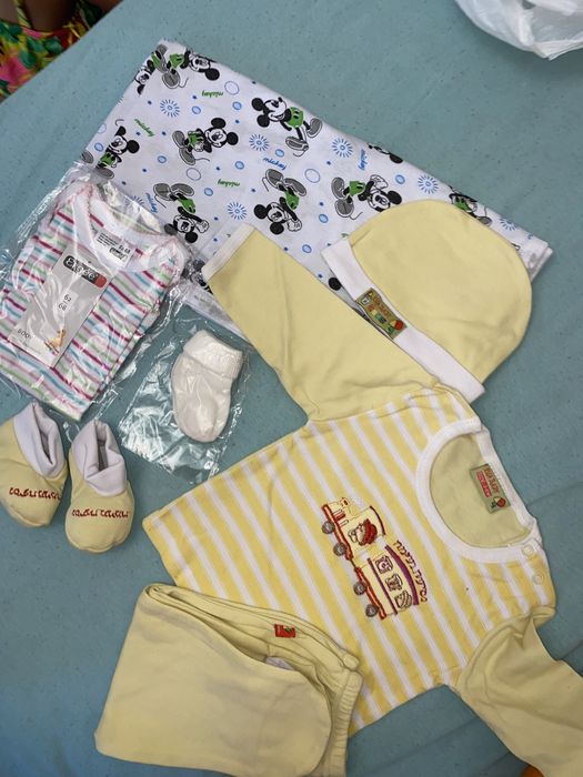 Пакет одежды в роддом на девочку комплект песочник шапочка топики