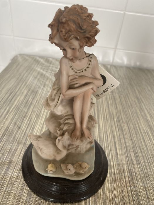 Escultura em porcelana vintage "Lindo Patinho"