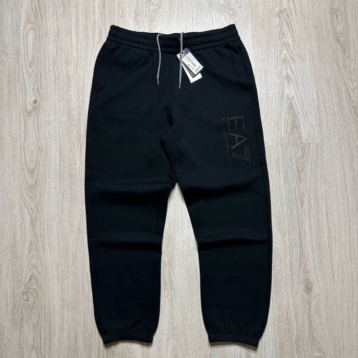 Штани Emporio Armani EA7 - Розміри L та XL