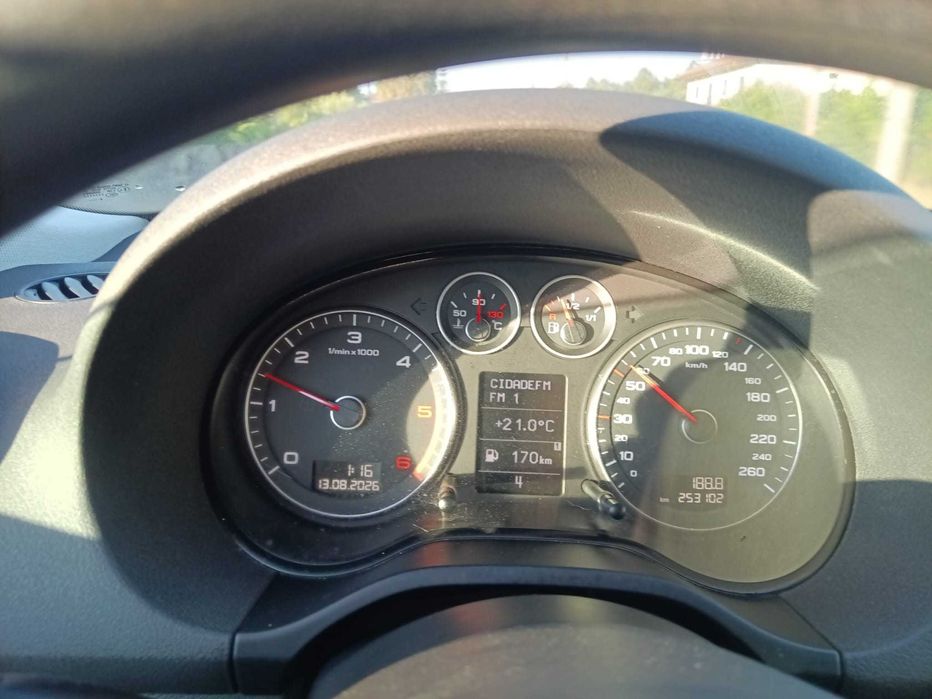 AUDI A3 Hatchback (8P1) 1.6 TDI Diesel 105 cv / 77 kW 2010