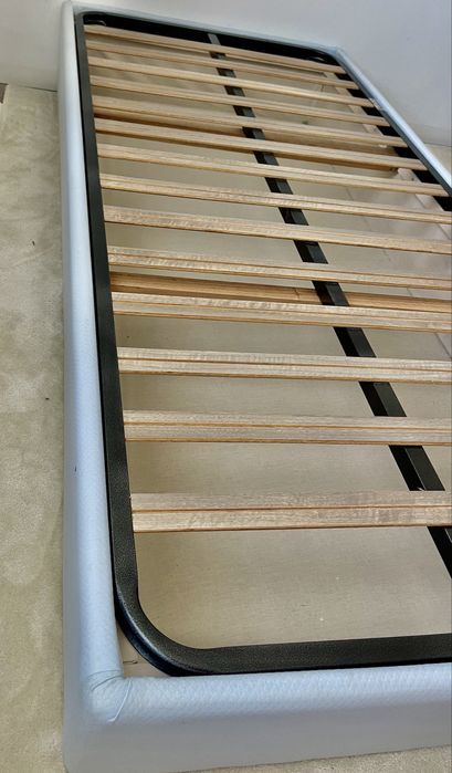 Cama + Estrado (como novo!) – 2,00m x 0,90m