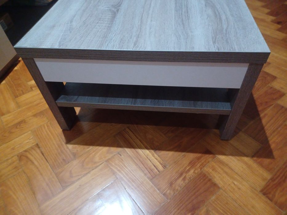 Mesa centro de sala em madeira