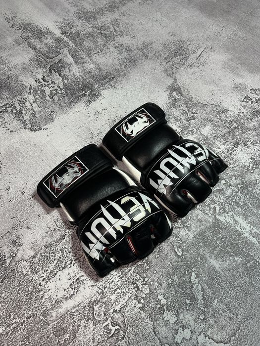 Перчатки рукавиці оригінал Venum Undisputed 2.0 MMA Gloves - Black для змішаних єдиноборств