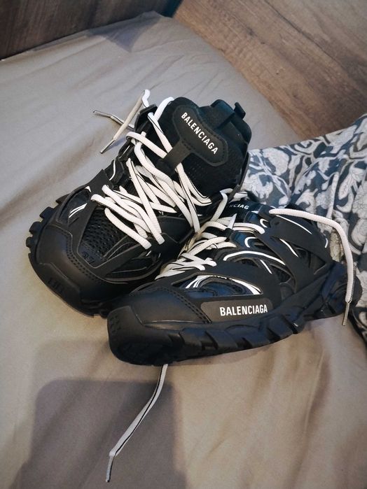Balenciaga track