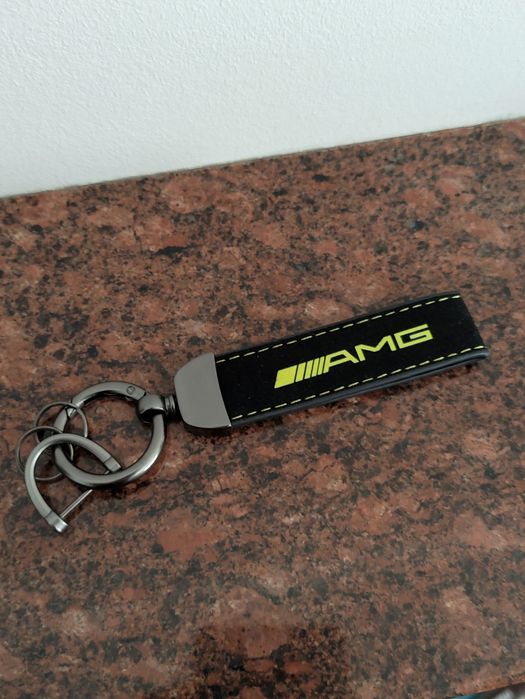 Breloczek do kluczy AMG Yellow zamsz czarny karabińczyk