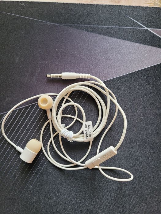 Комплекти оригінальних навушників