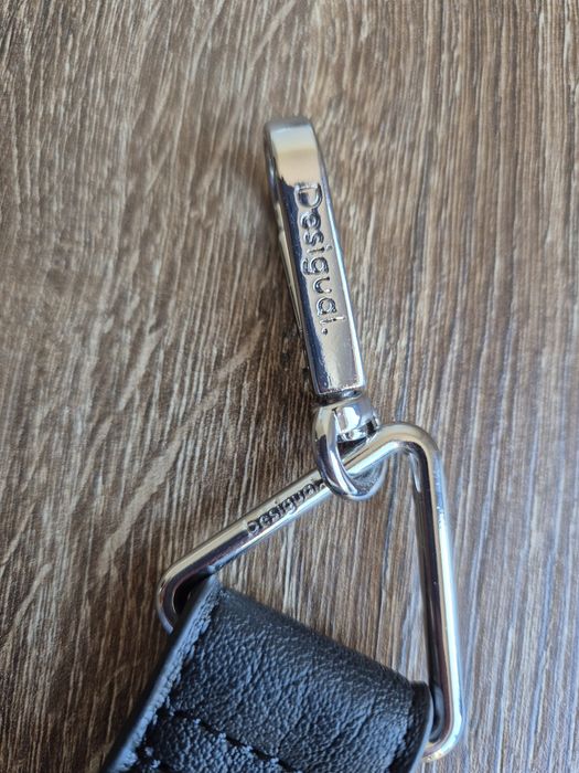 Krótki pasek do torebki z skóry ekologicznej z ćwiekami