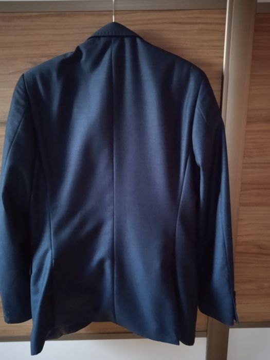 Niebieski męski garnitur polecam!