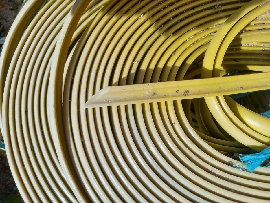 Borrachas para pregar redes de sombra e vento ou plástico de estufas.