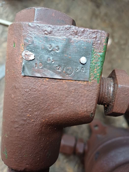 Насос гідравлічний двухпоточний патрон токарний 250мм  клинорейковий