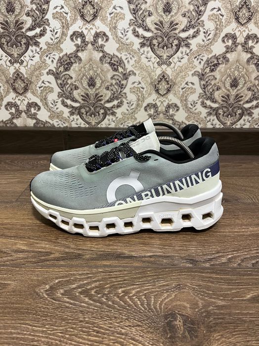 Кроссовки on cloudmonsterразмер 42 27