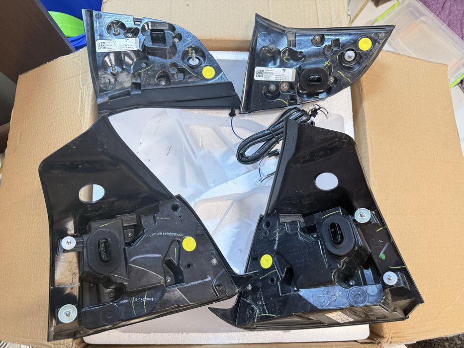 Задні фари Tesla Model 3 2023 | Global (жовті поворотники) | 4 піни