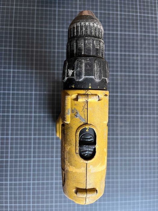 Berbequim sem fio DeWalt DW926 com 2 baterias Ni-Cd 9,6 V+ carregador