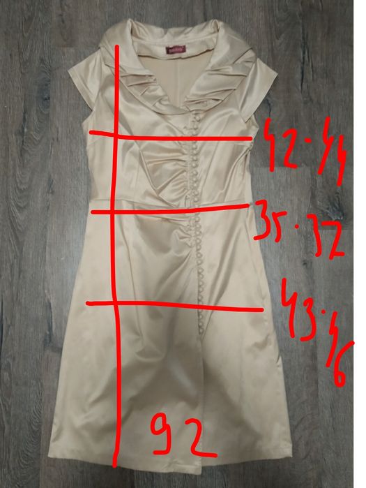 Золота атласна сукня