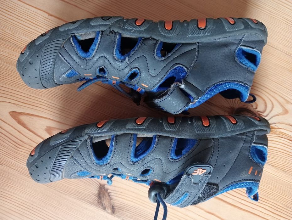 Sandały 4F rozmiar 36 kryte pełne