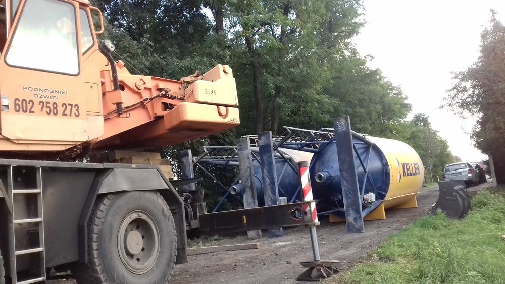 dzwig żuraw Liebherr 40T 1040 cena do negocjacji  + vat od faktury