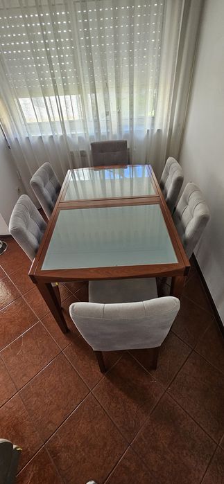 Mesa de jantar extensível - madeira e vidro + 6 cadeiras