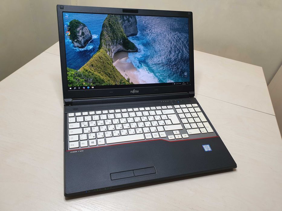 Потужний ноутбук Fujitsu / Intel Core i3-6100/SSD/RAM 8 GB/Full HD IPS/Батарея 6 годин