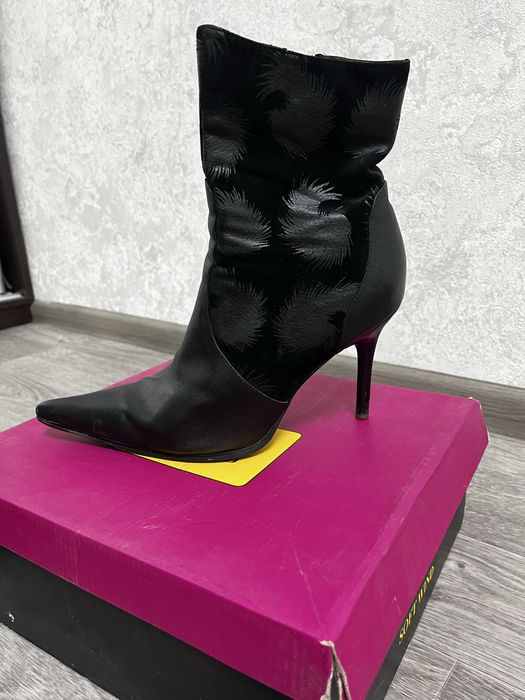 Кожаные сапожки на шпильке