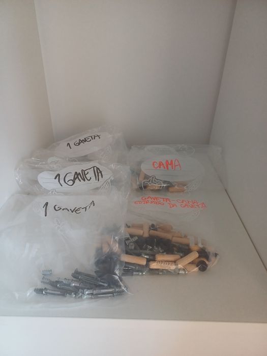 Cama Hemnes IKEA (individual/casal) + 2 colchões Sultan; desmontada