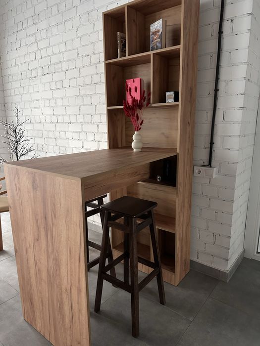 Стіл барний (є стільці до нього)