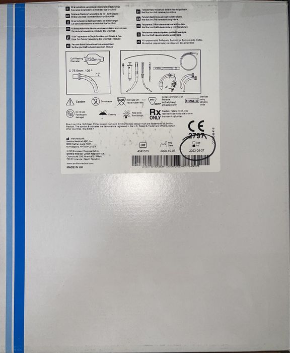 Набір для операції-черезшкірної трахеотомії.
