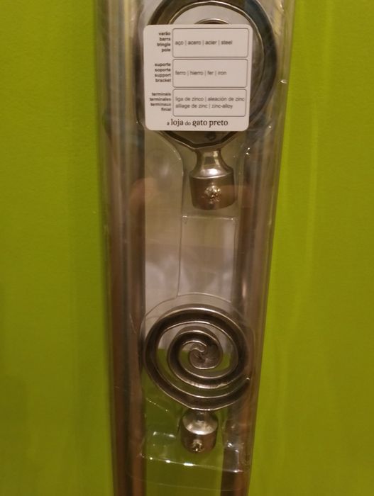 Varão em metal para cortinados