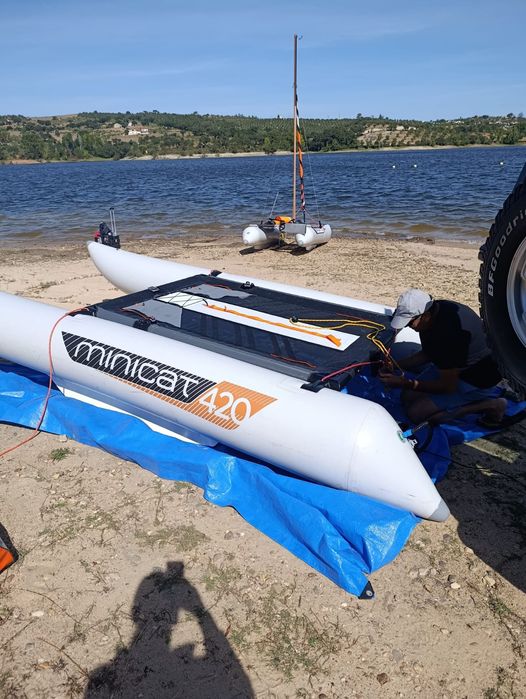 Catamarã minicat 420